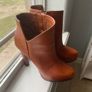 Gianni Bini heeled boots in a gorgeous brown color.